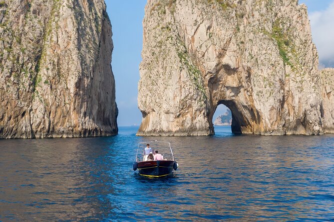 3-hour private boat tour of Capri - Passing beneath the Faraglioni