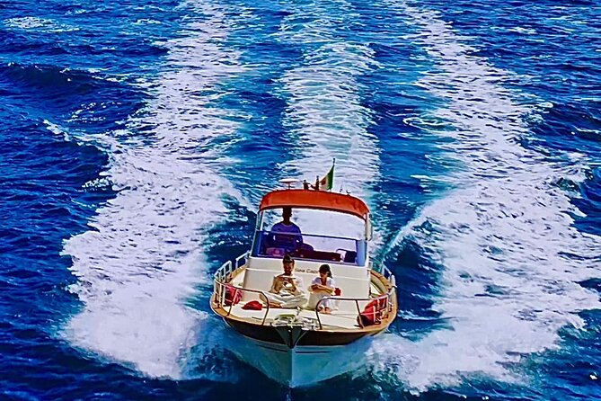 3-hour private boat tour of the island of Capri - White Grotto and Capri’s natural arch