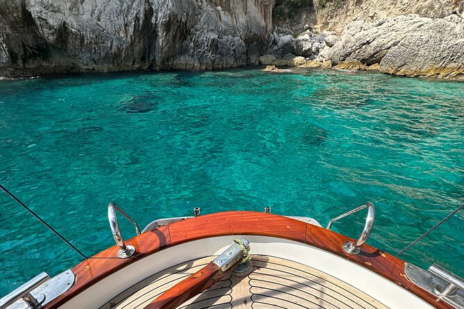 3 hour private boat tour on the island of Capri - Starting at Piazza Angelo Ferraro