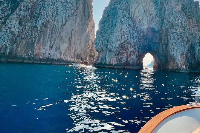 7 Hours Private Boat Experience on Capri from Positano - Why a private boat makes Capri easier