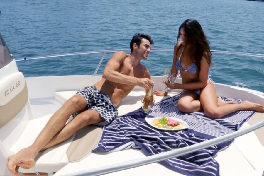 Amalfi: boat rental no license - Taking the wheel from Amalfi Marine