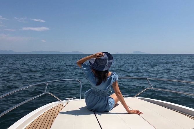 Amalfi Coast Boat Rental - Bluetooth music and the onboard camera
