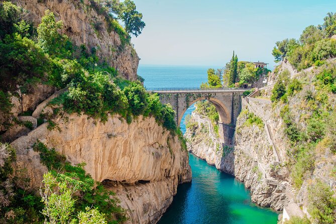 Amalfi Coast & Positano: Boat Tour with Snorkeling & Drinks - Why the coast looks better from a small boat