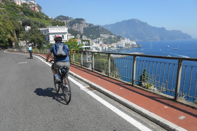 Amalfi Drive cycling tour - The quiet fishing village between Amalfi and Positano