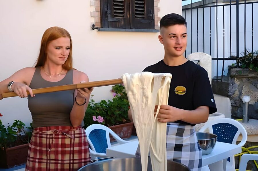 Amalfi: Learn how to make pasta, mozzarella and tiramisù! - Meeting the cooking team
