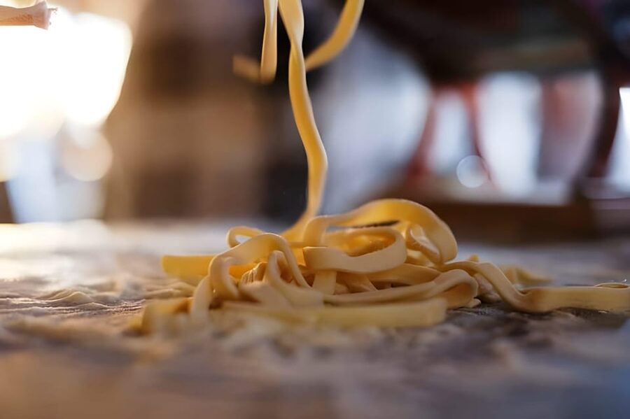 Amalfi: Learn how to make pasta, mozzarella and tiramisù! - A pause for organic farm wine