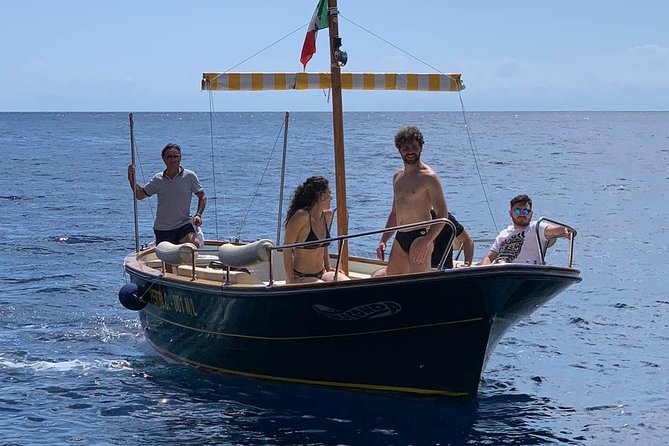 Boat tour of Capri (tour classes 2 hours ) - The 10-minute swim in a quiet bay