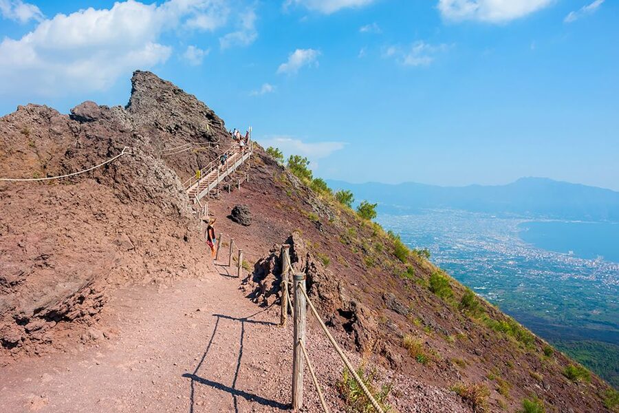 Campania Express Train Pompeii Tour with Vesuvius or Winery - Who will get the most from this day?