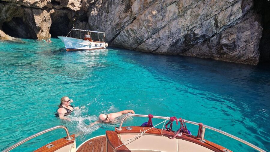 Capri : 2 Hours Private Boat from Capri - Green Grotto and the Clear Water Stop