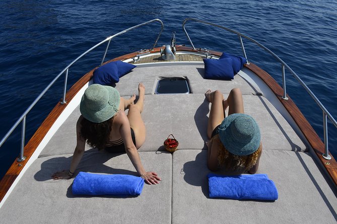 Capri boat excursion - Natural Arch and Villa Malaparte from the sea