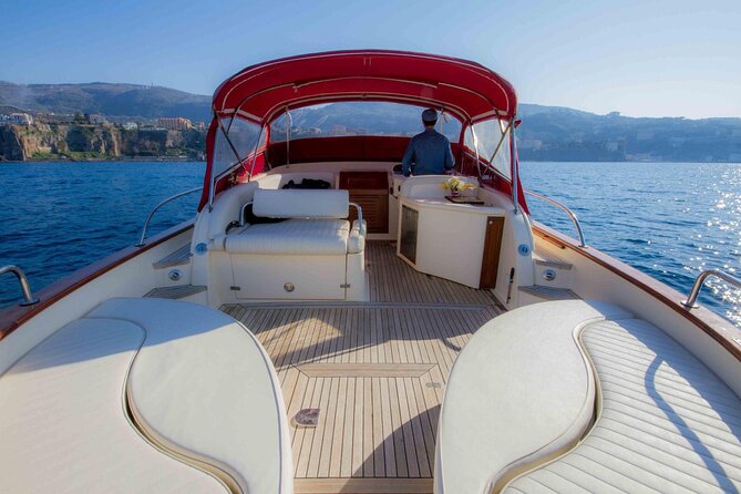 Capri Boat Tour | Full Day - Touring Capri’s grottos and shoreline