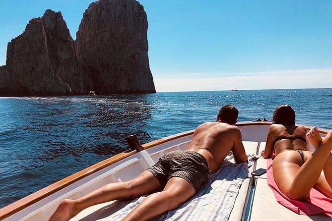 Capri Boat tour in 3 hours - The Natural Arch Above the Eastern Coast