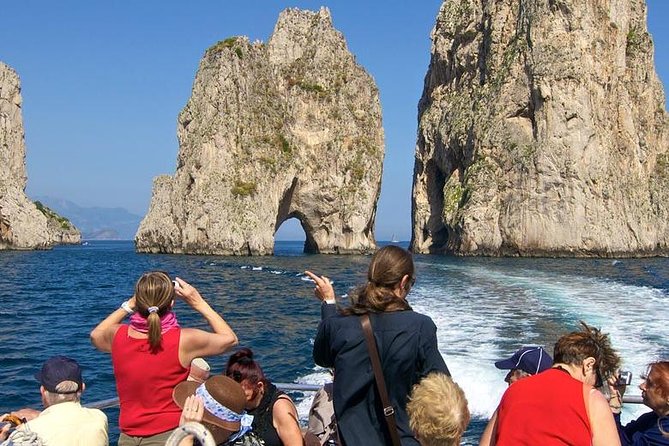 Capri: Boat Tour, Priority Tickets & Blue Grotto (Optional) - Finding the meeting point and handling the voucher