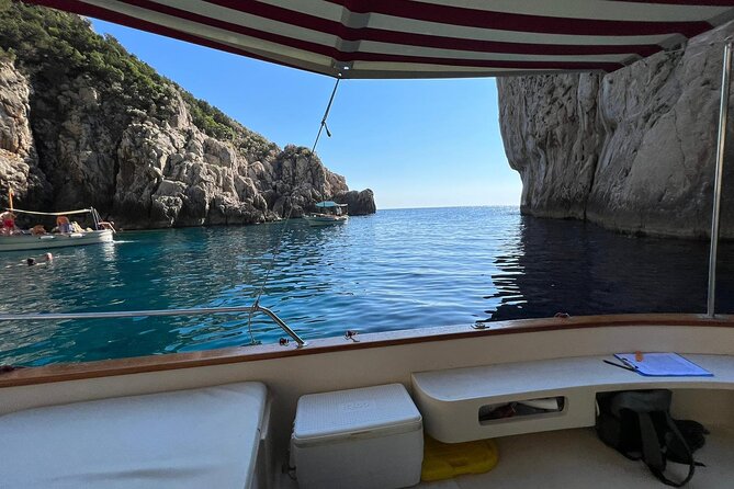 Capri by Boat private Comfortable tour - Passing through the Natural Arch