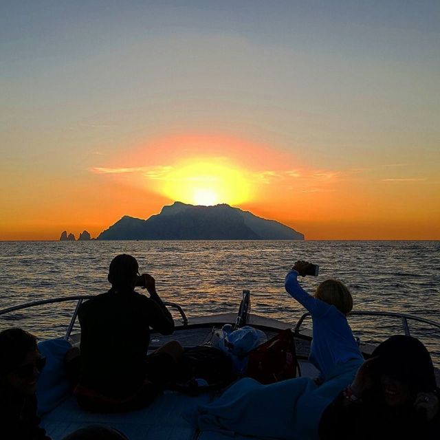 Capri: Day & Night Boat Tour - Three hours to explore Capri independently
