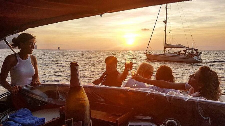 Capri: Day & Night Boat Tour - Snacks, drinks, and the swimming choice