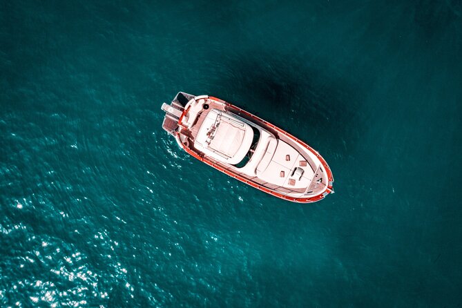 Capri: discover the beauties of the island aboard a Luxury Boat - The crew and the feel of the service