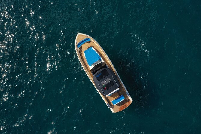 Capri: discover the beauties of the island aboard a Luxury Boat - Leaving Positano for Li Galli