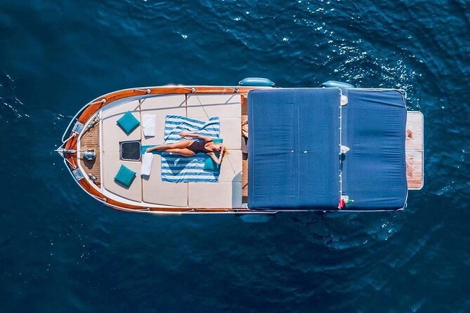 Capri excursion in a private boat - Natural Arch and Villa Malaparte From the Sea