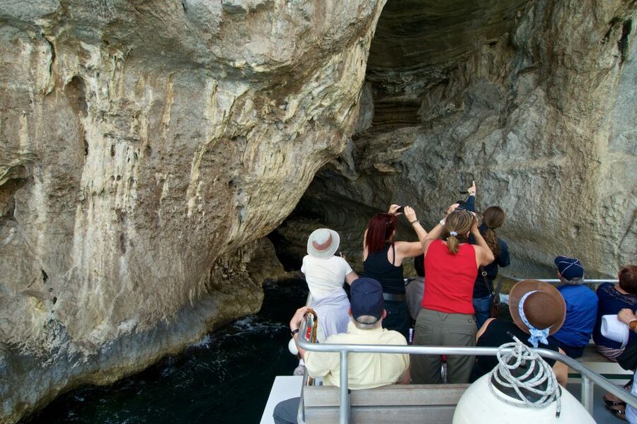 Capri: Island Sightseeing Tour with Blue Grotto Stop - The Blue Grotto stop and the €18 question
