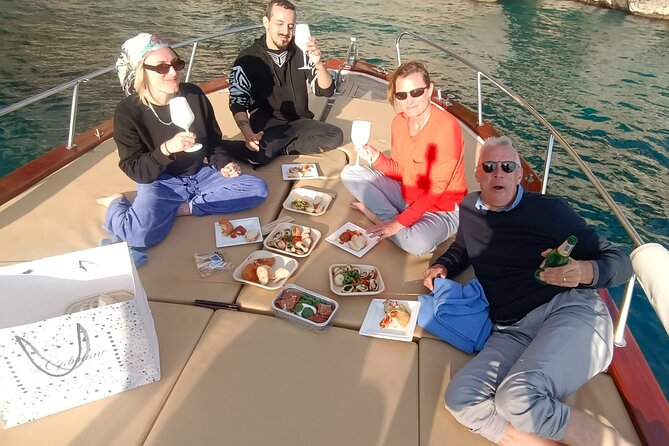 Capri Samba Boat Tour, Sail in Style by Boat. - What Captain Antonio adds to the cruise
