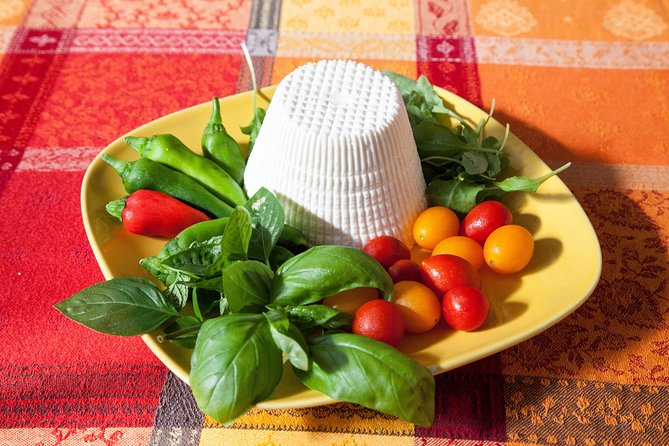 Cesarine: Small Group Pasta and Tiramisu Class in Sorrento - Language and communication