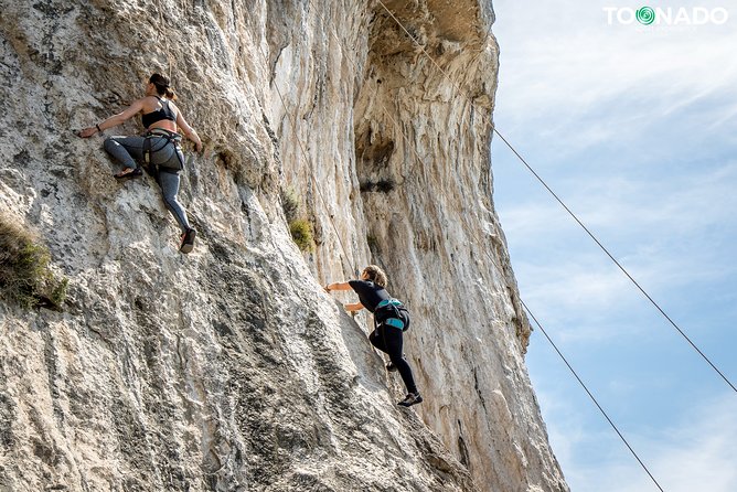 Climbing Experience - The path of the Gods - Learning to climb with professional supervision