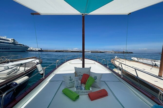 Complete Private Guided Two Hour Tour of the Coast of Capri - The Faraglioni in 20 minutes