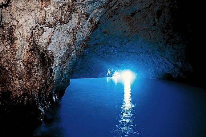 complete tour of the island of Capri by private boat - Why Capri is best seen from a private boat