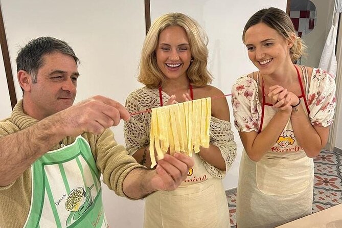 Cooking class with Pasta, mozzarella and Tiramisu with wine - Sitting down to a farm-made meal