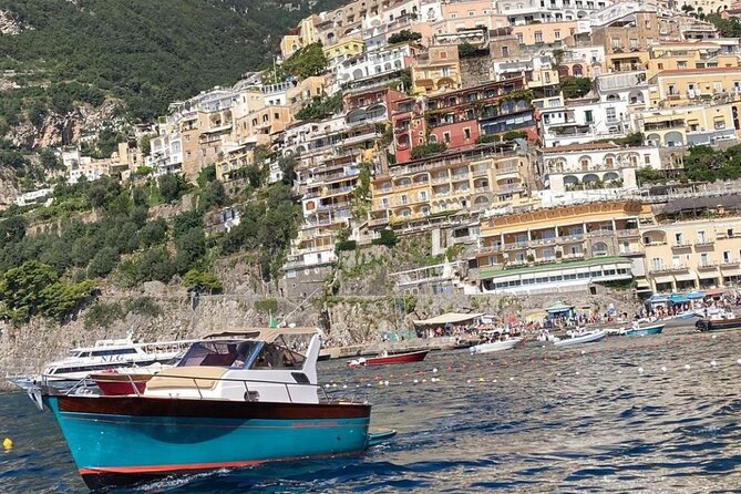 Day on a private boat on the Amalfi Coast - Nerano, fishing village and lunch stop