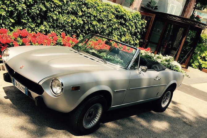 Drive Experience on vintage car - A Vintage Car Is the Main Attraction