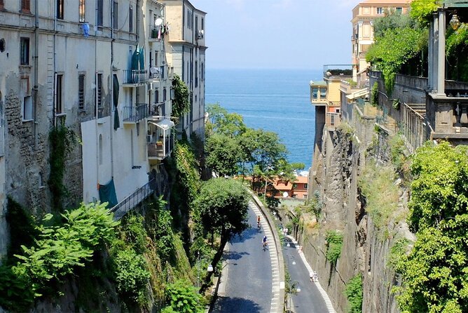 E-Bike tour on the Sorrento Coast - Gulf of Naples and Capri from the road