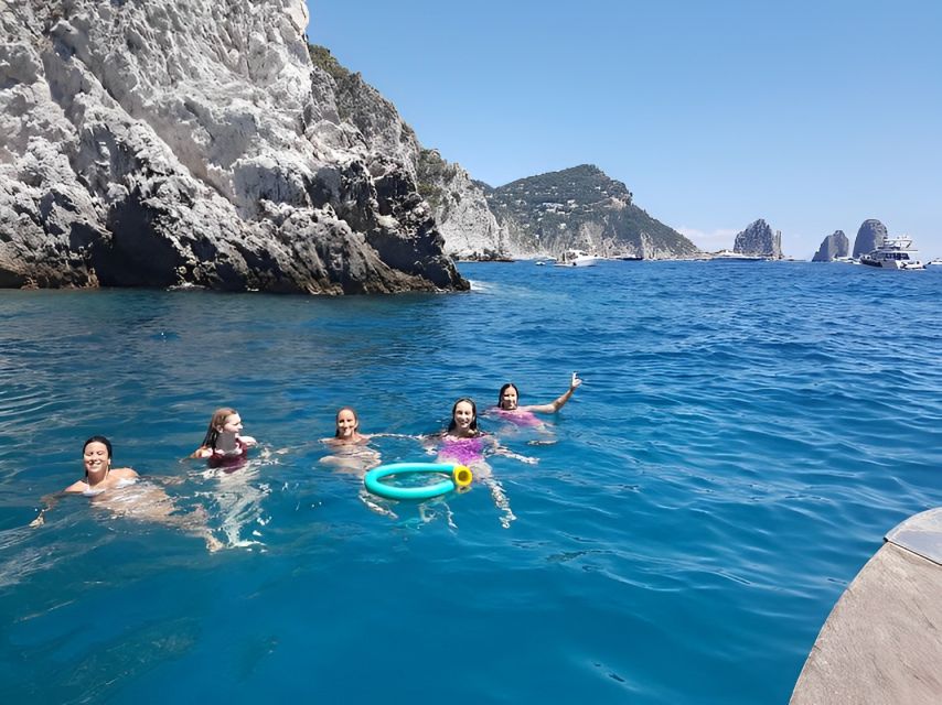 Esperienza Privata a Capri in Barca con Gozzo Classico 3H - Key details at a glance