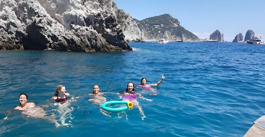 Esperienza Privata a Capri in Barca con Gozzo Classico 3H - Why seeing Capri by boat changes the day