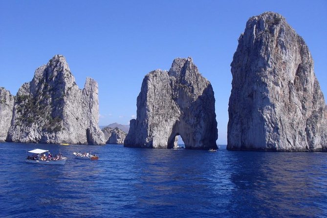 From Capri Semi-Guided tour of island at Pier 23 at 10,20 - Meeting at Marina Grande without confusion