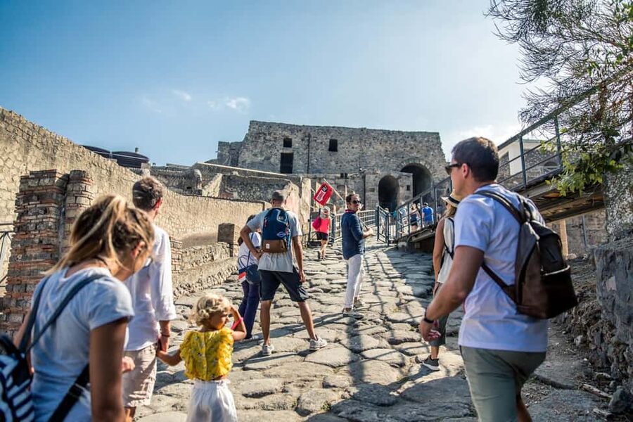 From Naples: Pompeii Skip-the-Line Guided Tour - The Lupanare, thermopolium, and bakery