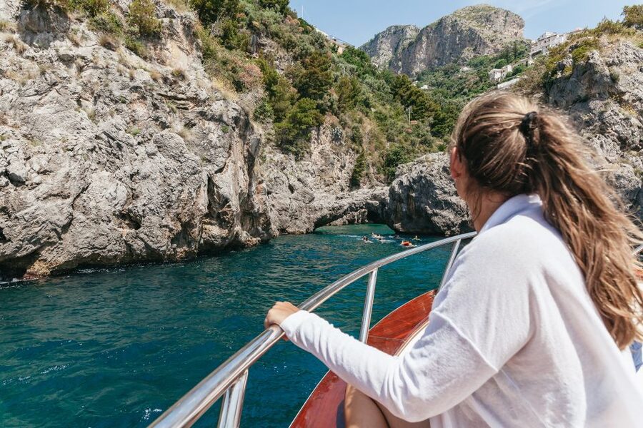 From Sorrento: Amalfi and Positano Full-Day Trip by Boat - Practical packing advice for a hot, wet day