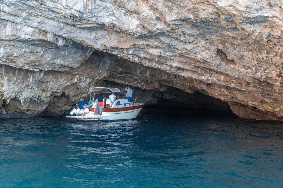 From Sorrento: Capri Island Day Trip with Boat Cruise - What four hours in Capri really gives you