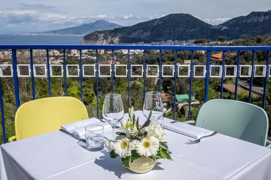 From Sorrento: Pizza-Making Class w/ View of Mount Vesuvius - Pizza With Vesuvius on the Horizon