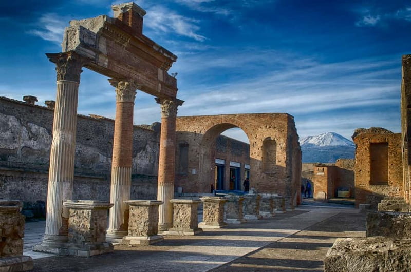 From Sorrento: Pompeii and Mount Vesuvius Trip with Lunch - An osteria lunch with plenty on the table
