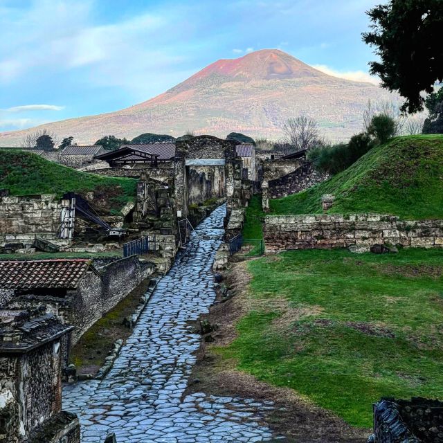 From Sorrento: Pompeii and Vesuvius Skip-the-Line Tour - Why Pompeii and Vesuvius belong on the same day