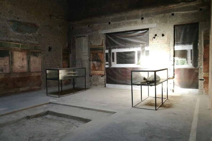 From Sorrento: Pompeii and Vesuvius Tour - Leaving Sorrento by air-conditioned bus