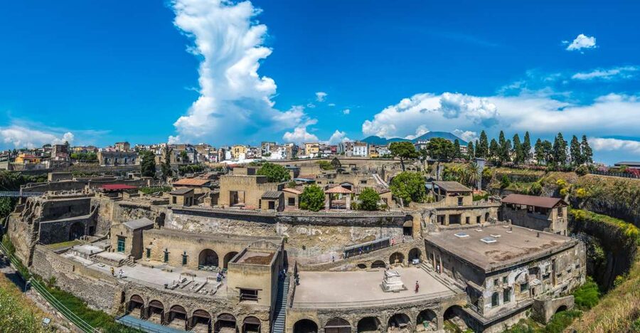 From Sorrento: Pompeii by Train with Vesuvius & Guided Tour - Climbing Mount Vesuvius in 30 to 40 minutes