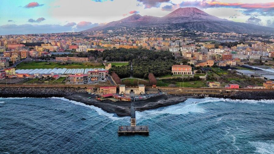 From Sorrento: Pompeii & Mt. Vesuvius Tour with Lunch & Wine - Climbing to the 1,000-meter rim of Vesuvius