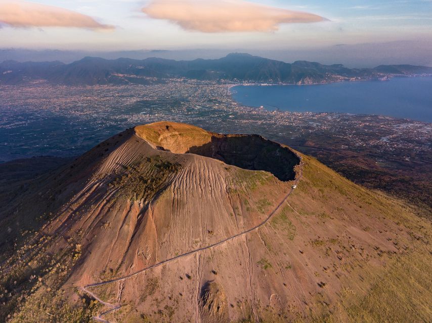 From Sorrento: Semiprivate Vesuvius Tour - The 40-minute train ride from Sorrento