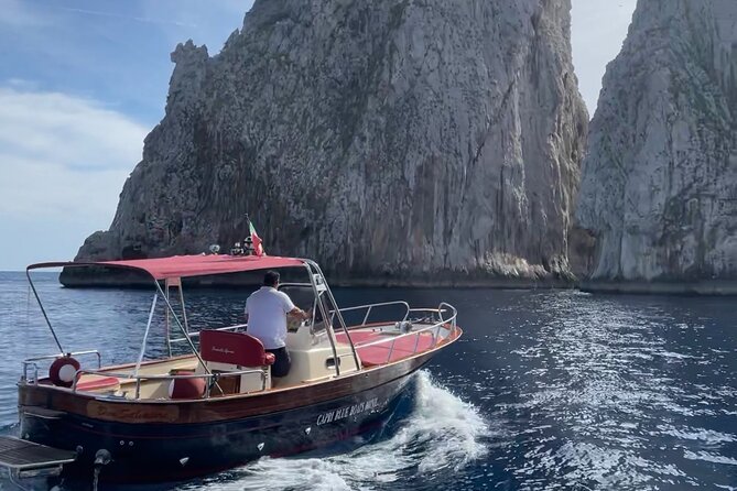 Full day in Positano with Gozzo - Li Galli and the approach to Capri
