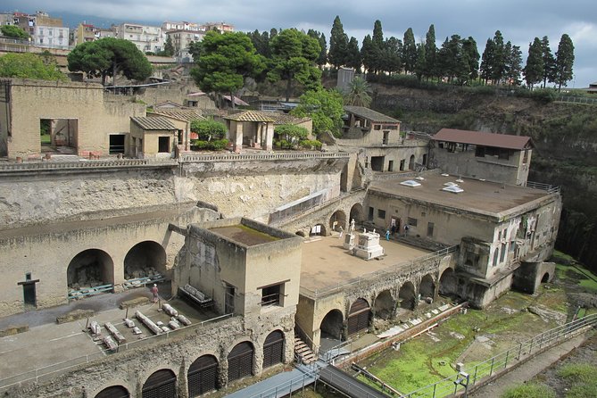 Guided Day Tour of Pompeii and Herculaneum with Light Lunch - Herculaneum: A Compact Visit with Remarkable Detail
