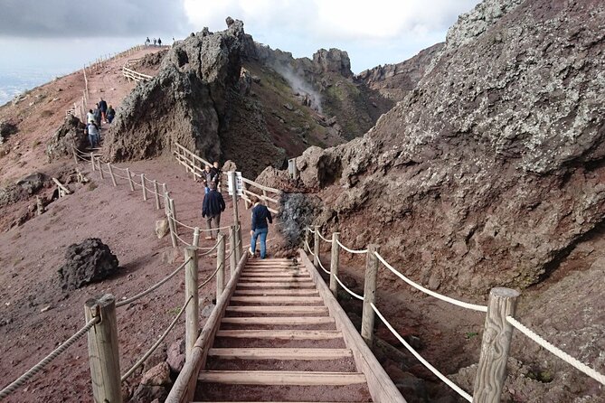 Guided Tour Pompeii And Vesuvius from Positano Skip the Line - Looking into the crater at 1,000 meters