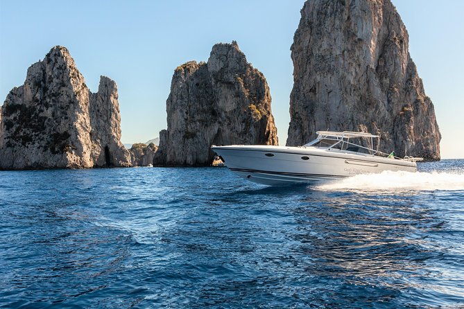 Half day around Capri by Itama 38 speedboat - Skippers, service, and the private format